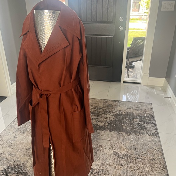 A fabulous vintage 1970s rust coloured ultra suede wrap coat by famous bridling - Picture 5 of 16